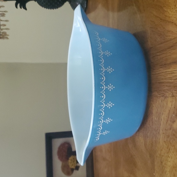 Pyrex Snowflake Garland Casserole Dish π - Picture 1 of 12